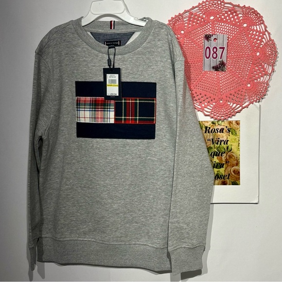 Tommy Hilfiger NWT Boys Grey/Heather Crewneck Sweatshirt Size M (12/14) - Picture 2 of 8